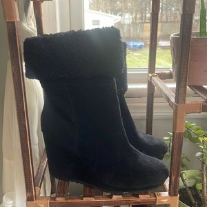 Black boots with fur